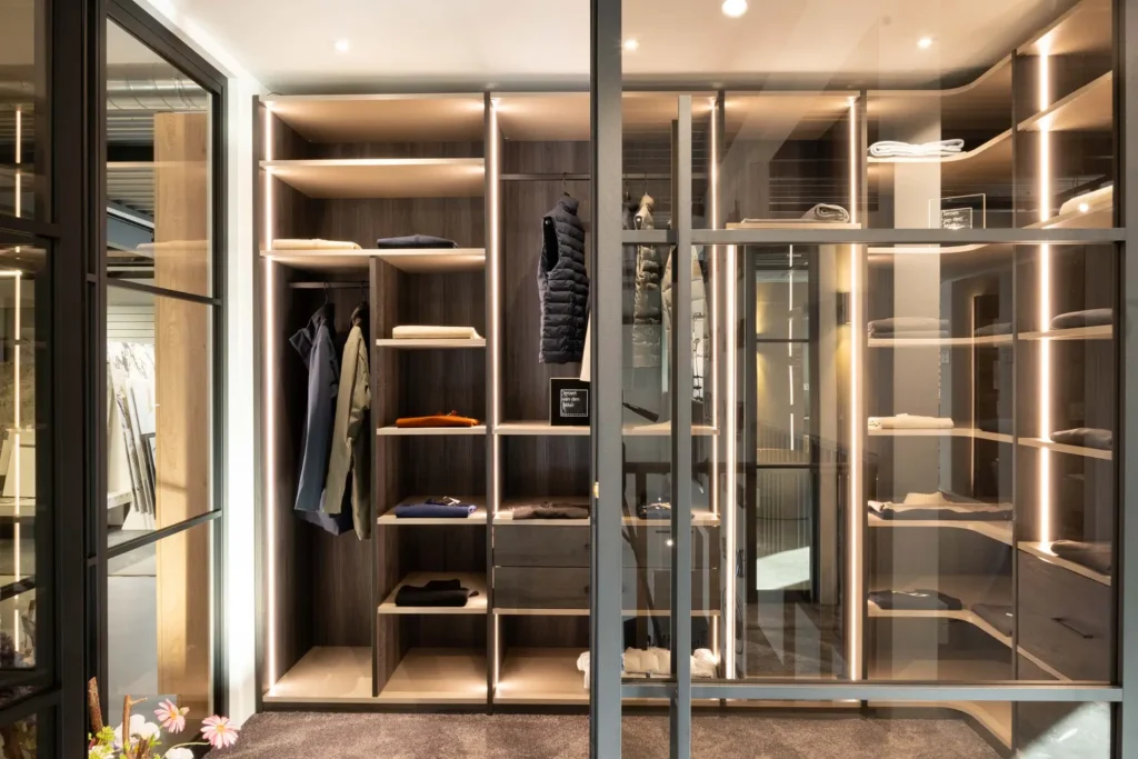 Luxe walk-in-closet kast