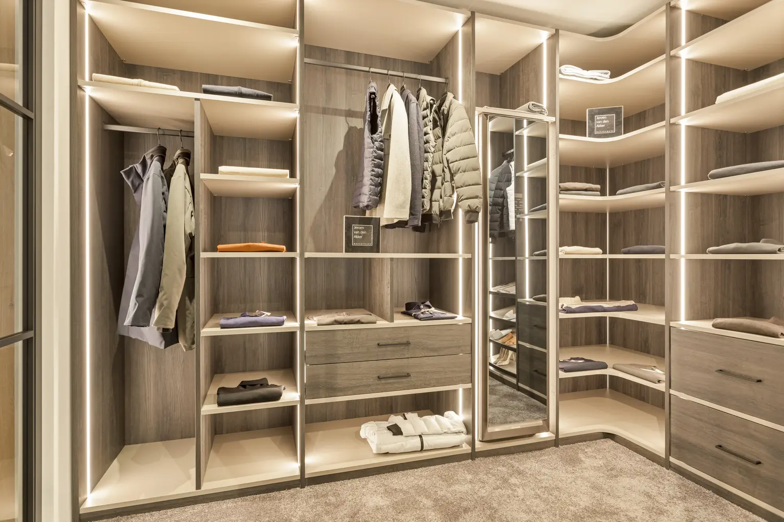 Walk-in-closet kledingkast