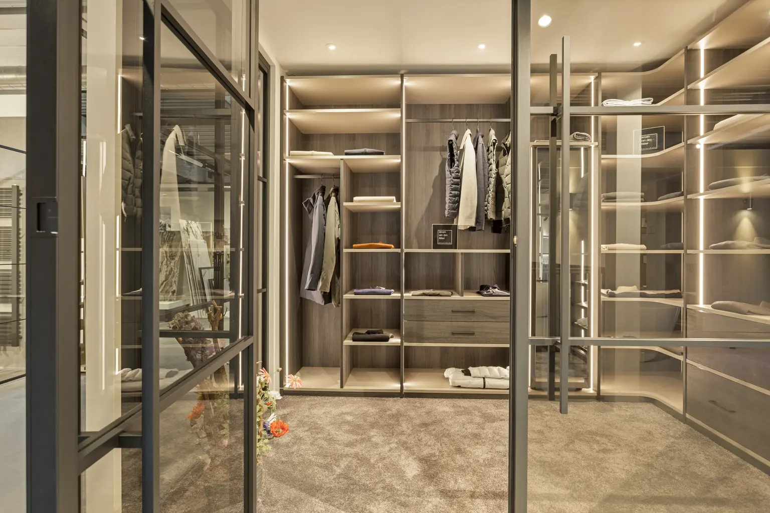 Walk-in-closet kledingkast