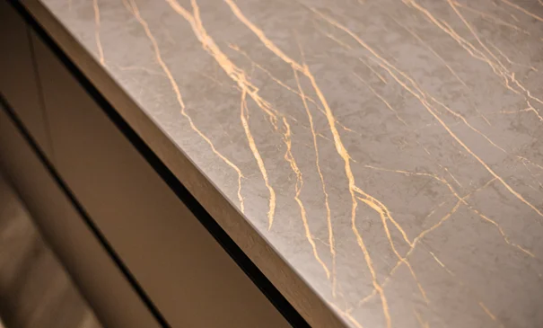 Dekton keukenblad in Buitengewoon Wonen