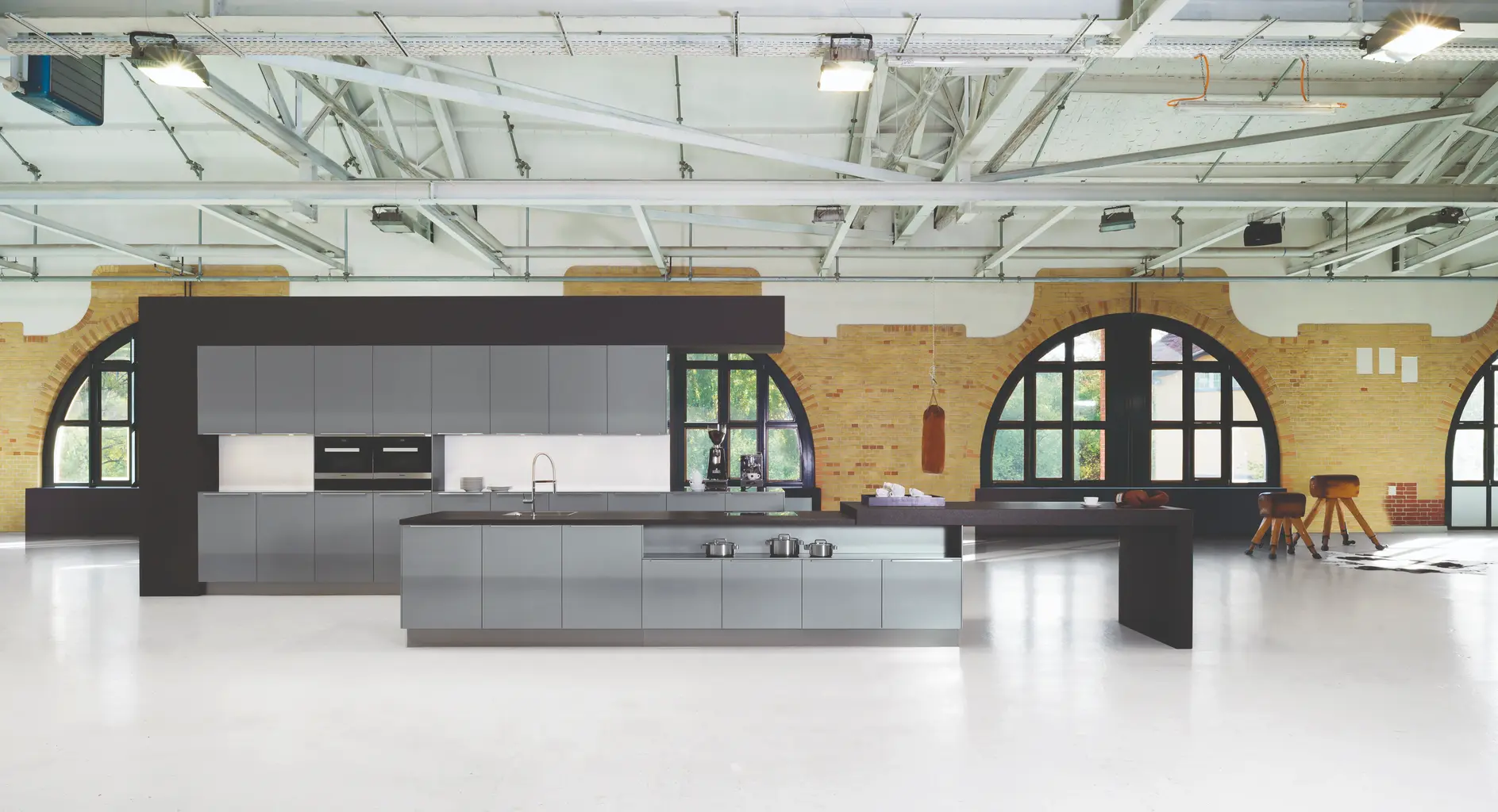 Design grijze keuken van Architecture Internationale