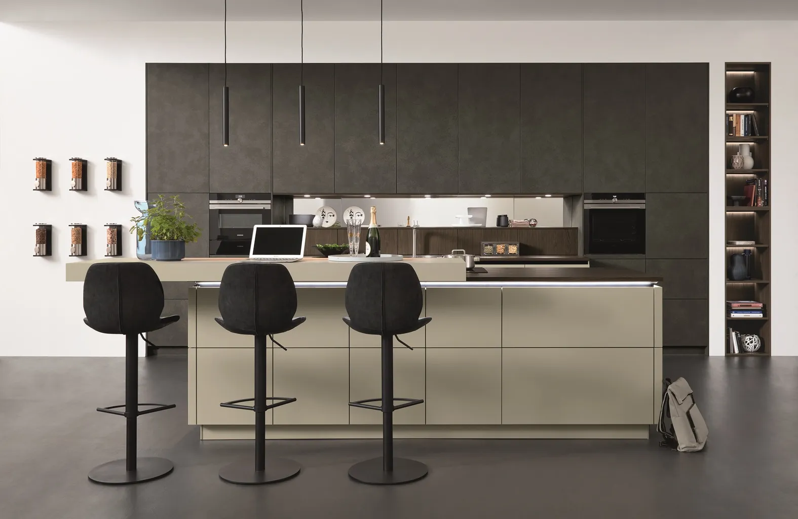 Donkere betonlook keuken van Ballerina