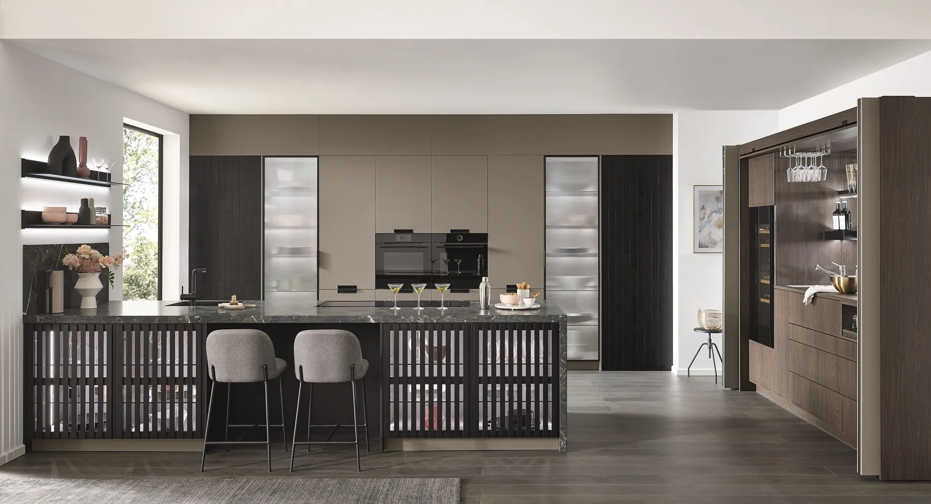 Luxe beige keuken met hout van Ballerina